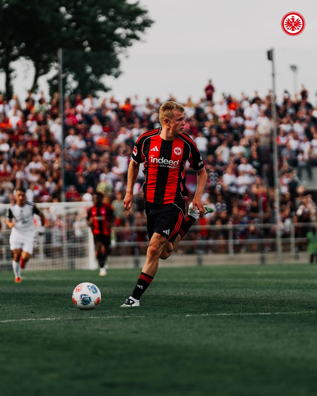 Eintracht Frankfurt 2025-26 Home Kit